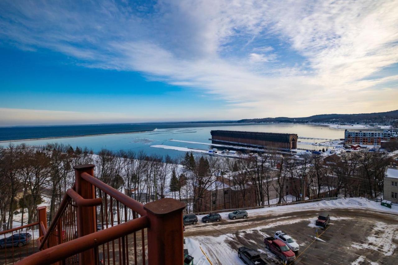 Landmark Inn Marquette Bagian luar foto